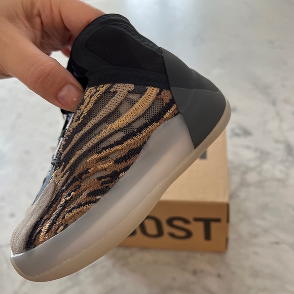 Yeezy Infants Kids QNTM Boost 6.5US New With Tags 23EU Basketball Sneakers - Picture 6 of 9